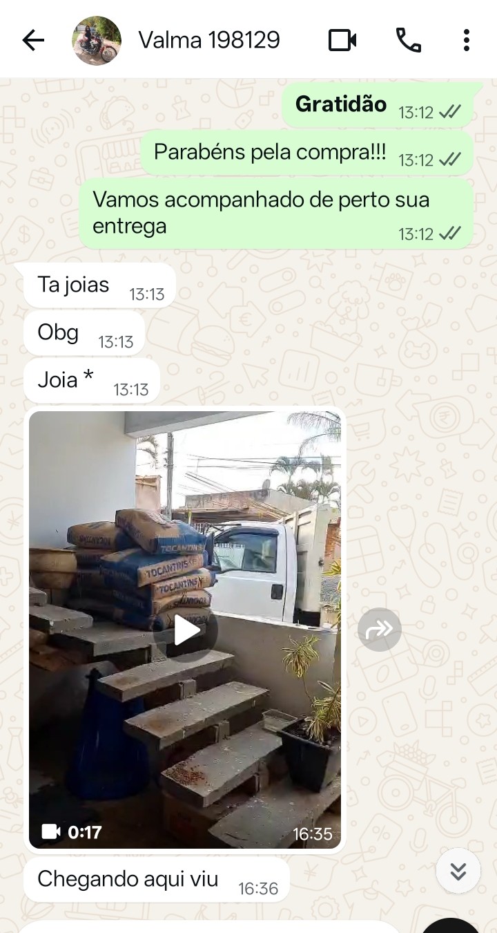 Print de conversa no WhatsApp: acompanhamento da entrega de cimento na obra do cliente
